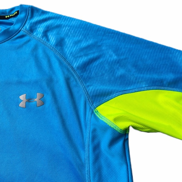 ⭐️ Under Armour Short Sleeve Running Shirt | Size Medium | ColdBlack HeatGear - Picture 3 of 9